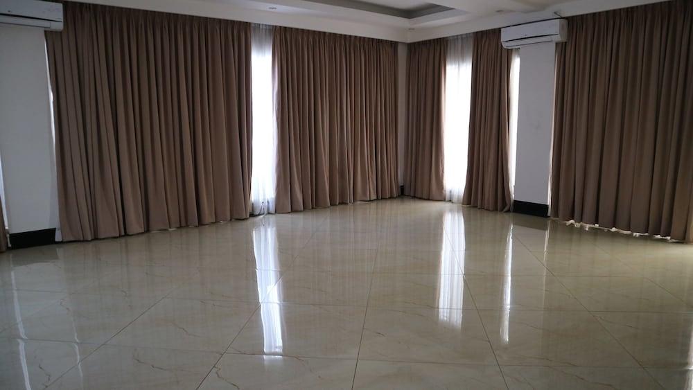 Doniti Suites And Events Place Mandaluyong Eksteriør billede